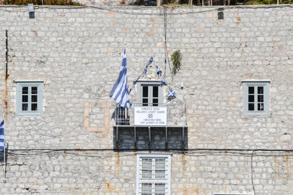 Λιμενική Αρχή Ύδρας: Εργαζόμενοι και επαγγελματίες στο λιμάνι θα φορούν Γάντια και Χειρουργικές Μάσκες μιας χρήσης