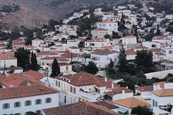 Η Αντιδήμαρχος Ύδρας  Τζίνα Μαραγκού για την κατασκευή νέων και επισκευή υφιστάμενων καλντεριμιών