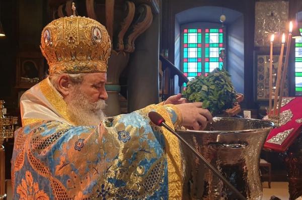 O Μητροπολίτης ΕΦΡΑΙΜ ετέλεσε τον Μ. Αγιασμό "κεκλεισμένων των θυρών" στον Ιερό Καθεδρικό Ναό Ύδρας