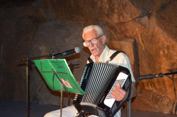 Η πιο αισθαντική βραδιά του καλοκαιριού - Παρουσίαση βιβλίων και μουσική από το ακορντεόν του Σταμάτη Γ. Βλαχοδημήτρη