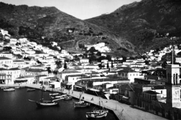 Χριστούγεννα στην Ύδρα πριν 87 χρόνια!