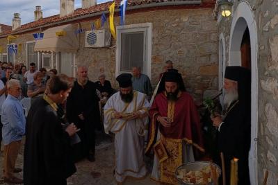 Με λαμπρότητα  η εορτή του Αγίου Ευσταθίου – Χοροστάτησε ο Μητροπολίτης Ύδρας κ. Εφραίμ