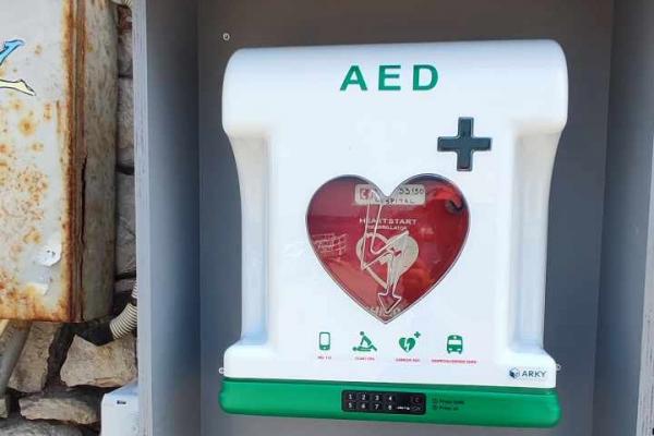 Εγκαταστάθηκε απινιδωτής  στο λιμάνι της Ύδρας