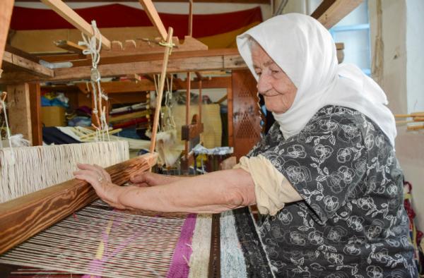 Η τέχνη του αργαλειού έχει στην Ύδρα τη δική της Ζωή