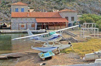 Τι γίνεται με το υδροπλάνο που βρίσκεται στο Μαντράκι;