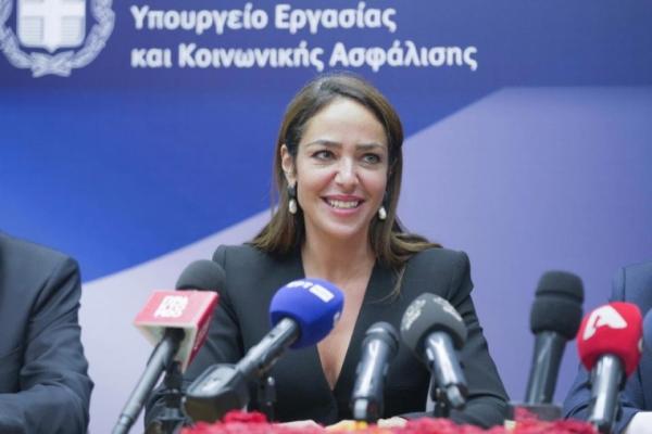 Δόμνα Μιχαηλίδου:  "Θέτουμε σε ισχύ, από 1ης Απριλίου, τον νέο αυξημένο κατώτατο μισθό"