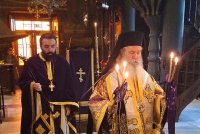 Μ. Τετάρτη  και ο Μητροπολίτης Ύδρας κ. ΕΦΡΑΙΜ ιερούργησε στον Ιερό Καθεδρικό Ναό