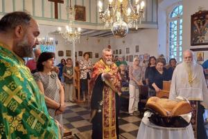 Με λαμπρότητα  ο Μ. πανηγυρικός Εσπερινός στον εορτάζοντα κεντρικό ενοριακό Ι. Ν. των Αγίων Κωνσταντίνου και Ελένης Ϋδρας