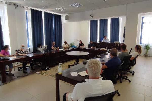 Την έναρξη  των εργασιών του "Εργαστηρίου Συγγραφέων της Νέας Υόρκης" χαιρέτησε ο Δήμαρχος Ύδρας Γ. Κουκουδάκης