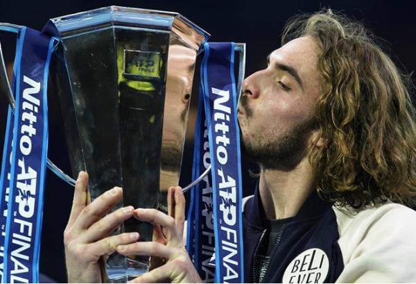 Παγκόσμια υπόκλιση  στον Στέφανο Τσιτσιπά