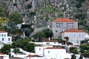 Ξεκινά το έργο της Επισκευής του Α' Δημοτικού Σχολείου - Mεταστέγαση μαθητών στο Σαχτούρειο