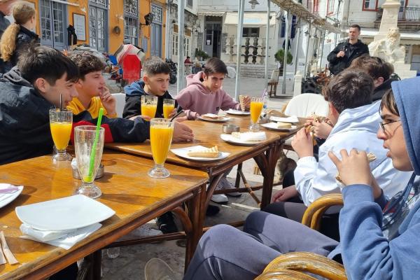 Σε όμορφο κλίμα η συνάντηση των νέων Γυμνασίου και Λυκείου Ύδρας