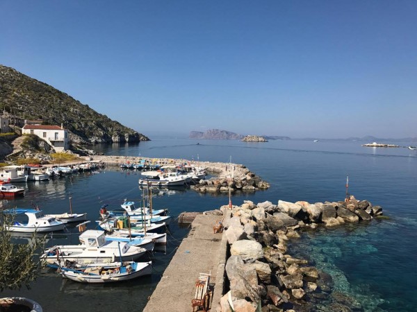 Ανάσα ζωής η ευωδιά που αναδύεται από την Ύδρα και το ηλιόφωτο τοπίο της