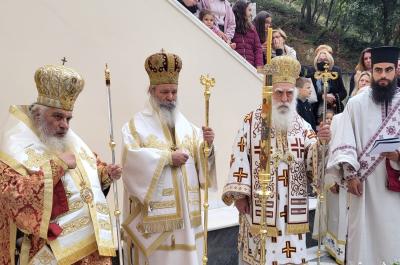 Από την πολυαρχιερατική Θ. Λειτουργία στο Ησυχαστήριο Κεχαριτωμένης Τροιζήνος