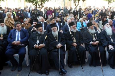 Ο Μητροπολίτης ΕΦΡΑΙΜ συλλειτούργησε στον Καθεδρικό Ναό Αγίας Τριάδος Πειραιά στα Ονομαστήρια του Μητροπολίτη ΣΕΡΑΦΕΙΜ