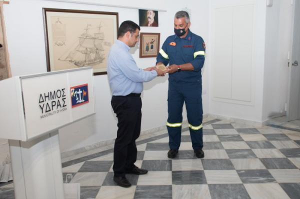 Βραβεύσεις   από τον Δήμαρχο Ύδρας Γ. Κουκουδάκη για την καταπολέμηση της πανδημίας και την συνδρομή στις πυρκαγιές