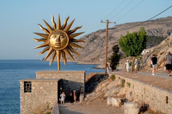 Μόνιμος ο "Ήλιος" του Τζεφ Κουνς στην Ύδρα - Εγκριτική απόφαση από το Κ.Α.Σ.