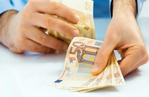Νωρίτερα θα δοθούν οι συντάξεις και τα επιδόματα Μαΐου