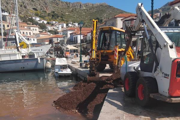 Ολοκληρώνεται   η απομάκρυνση αδρανών υλικών από το λιμάνι μετά τις ζημιές της κακοκαιρίας