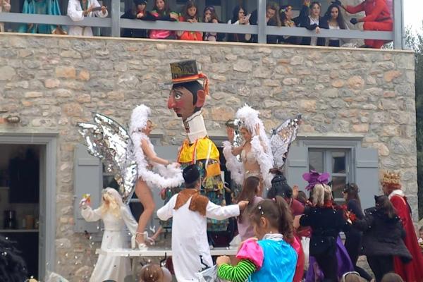 Ατέλειωτο ξεφάντωμα  στο Καρναβάλι της Ύδρας