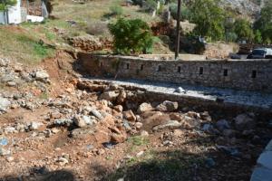 Σε εξέλιξη  ο καθαρισμός βλάστησης και η απομάκρυνση ξερών χόρτων στα γεφύρια, τα ρέματα και τους κοινόχρηστους χώρους της Ύδρας