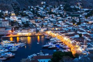 Η "τσιμπίδα" της ΑΑΔΕ και στην Ύδρα