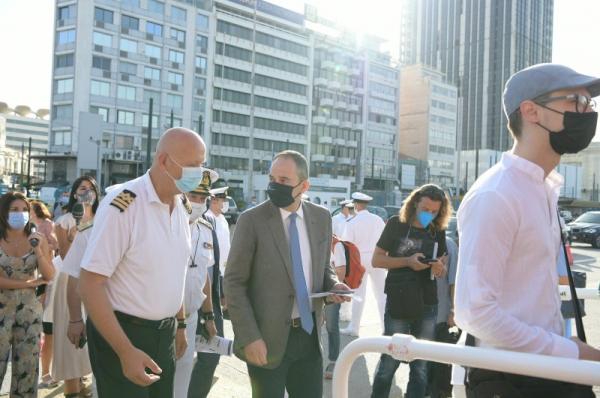 Τους ελέγχους  στο λιμάνι του Πειραιά επιθεώρησε ο Γ. Πλακιωτάκης