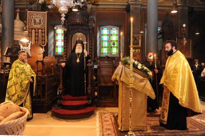 Στην Ακολουθία  του Ακάθιστου Ύμνου στον Καθεδρικό Ναό της Ύδρας χοροστάτησε ο Μητροπολίτης ΕΦΡΑΙΜ