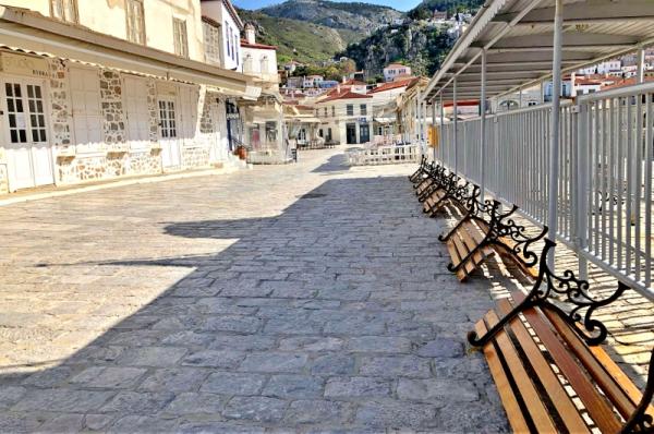 Άδεια η Ύδρα, μοιάζει με στοιχειωμένο τοπίο. Μεγάλη η ζημιά για τον τουρισμό. Πρωτεύει όμως η υγεία των πολιτών