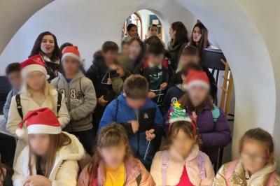 Τα παιδιά  του Β' Δημοτικού Σχολείου τραγούδησαν τα Χριστουγεννιάτικα κάλαντα στα Γραφεία της Ιεράς Μητροπόλεως Ύδρας
