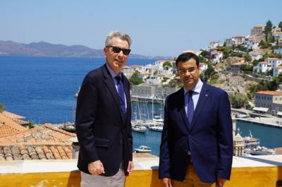 Την Ύδρα επισκέφτηκε ο Αμερικανός Πρέσβης Τζέφρι Πάιατ - Συνάντηση με τον Δήμαρχο Γ. Κουκουδάκη