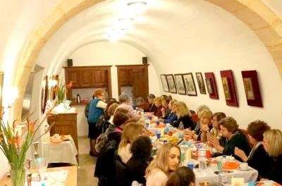 Με ζεστή ατμόσφαιρα και αγάπη η φιλανθρωπική εκδήλωση του Ενοριακού Φιλόπτωχου Ταμείου Ύδρας