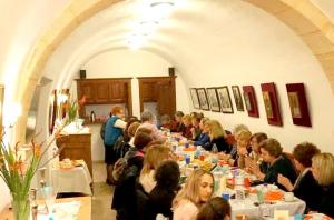 Με ζεστή ατμόσφαιρα και αγάπη η φιλανθρωπική εκδήλωση του Ενοριακού Φιλόπτωχου Ταμείου Ύδρας