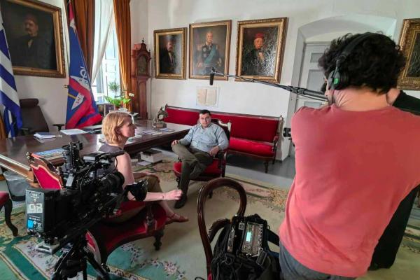 Συνέντευξη του Δημάρχου Ύδρας Γιώργου Κουκουδάκη στη δημοσιογράφο της Αυστριακής Κρατικής Τηλεόρασης ORF, Katharina Wagner