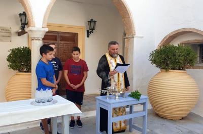 Ξεκίνησαν με αγιασμό οι νεανικές κατηχητικές συνάξεις των αγοριών Γυμνασίου και Λυκείου της Ύδρας