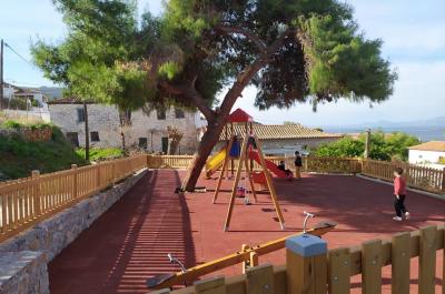 Ολοκληρώθηκε η κατασκευή της παιδικής χαράς στην περιοχή του Β' Νηπιαγωγείου στο Καμίνι