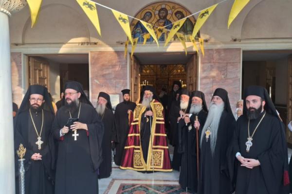 Με λαμπρότητα τελέστηκε ο Μέγας Πολυαρχιερατικός Εσπερινός στον πανηγυρίζοντα Ι. Ναό Αγίου Νεκταρίου Αιγίνης