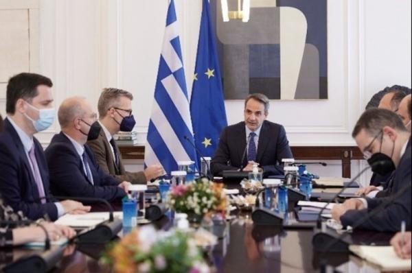 Υποχρεωτικός ο εμβολιασμός για τους άνω των 60 - Διοικητικό πρόστιμο 100 ευρώ υπέρ των δομών υγείας