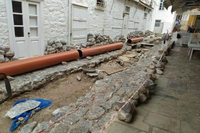 Εργασίες επισκευής οδοστρώματος και αντικατάστασης κεντρικών αγωγών αποχέτευσης