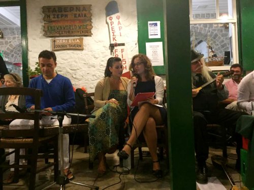 Στιγμές κεφιού στη συναυλία με τα ρεμπέτικα τραγούδια