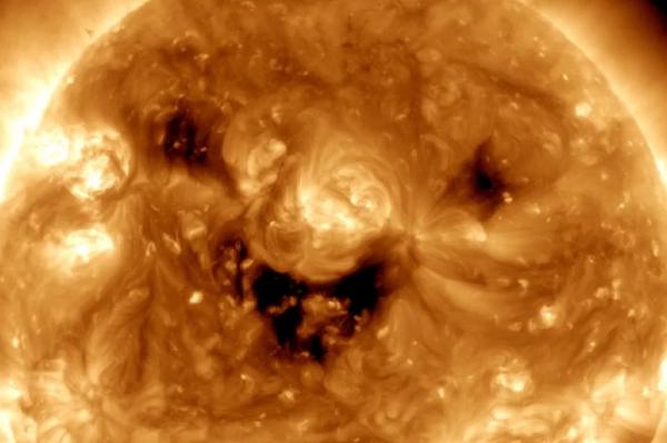 «Ο ήλιος  που γελάει»: H Viral φωτογραφία της NASA