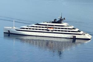 Το πολυτελές  κρουαζιερόπλοιο superyacht «Emerald Azzurra» κατέπλευσε σήμερα στην Ύδρα