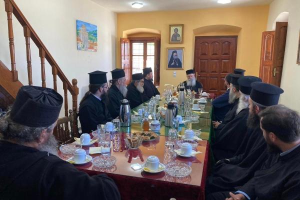 Ο Μητροπολίτης κ. ΕΦΡΑΙΜ τέλεσε την ακολουθία της Α' Στάσεως των Χαιρετισμών στους Φούρνους Ερμιονίδας και συγκάλεσε Ιερατική Σύναξη στο Κρανίδι