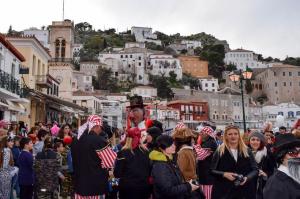 Κέφι, γλέντι και ξεφάντωμα στο Καρναβάλι της Ύδρας