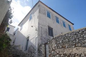 Σύντομα η αποκατάσταση της στέγης και των οροφών του Βρεφονηπιακού Σταθμού της Ύδρας (πρώην Σαχτούρειο)