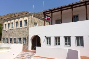Επιστολή Δημάρχου Ύδρας Γ. Κουκουδάκη για τη στελέχωση των εκπαιδευτικών μονάδων του νησιού μας