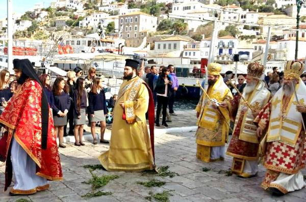 Με μεγαλοπρέπεια γιόρτασε η Ύδρα τη μνήμη του Πολιούχου Αγίου Κωνσταντίνου