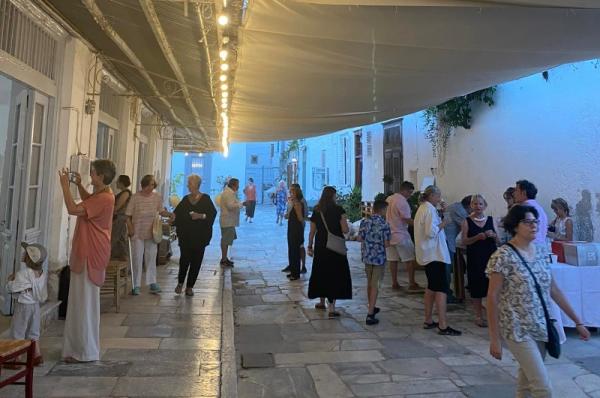 Εγκαινιάστηκε η έκθεση "WOMEN" στην παλιά δημοτική αγορά της Ύδρας