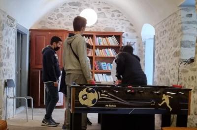 Από τη συνάντηση των νέων Γυμνασίου και Λυκείου Ύδρας υπό την εμπνευσμένη καθοδήγηση του Γ.A.Ε. πρωτ. π. Ακίνδυνου Δαρδανού