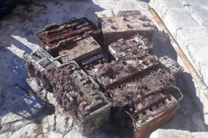 Το Δημοτικό Λιμενικό Ταμείο απομακρύνει δωρεάν τις παλιές μπαταρίες σκαφών που αγκυροβολούν στην Ύδρα